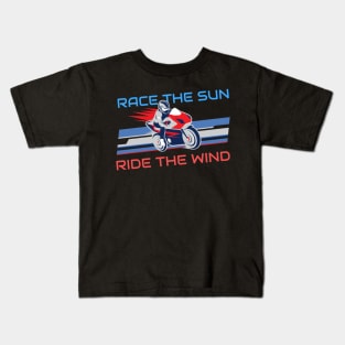 Race the sun, Ride the wind Kids T-Shirt